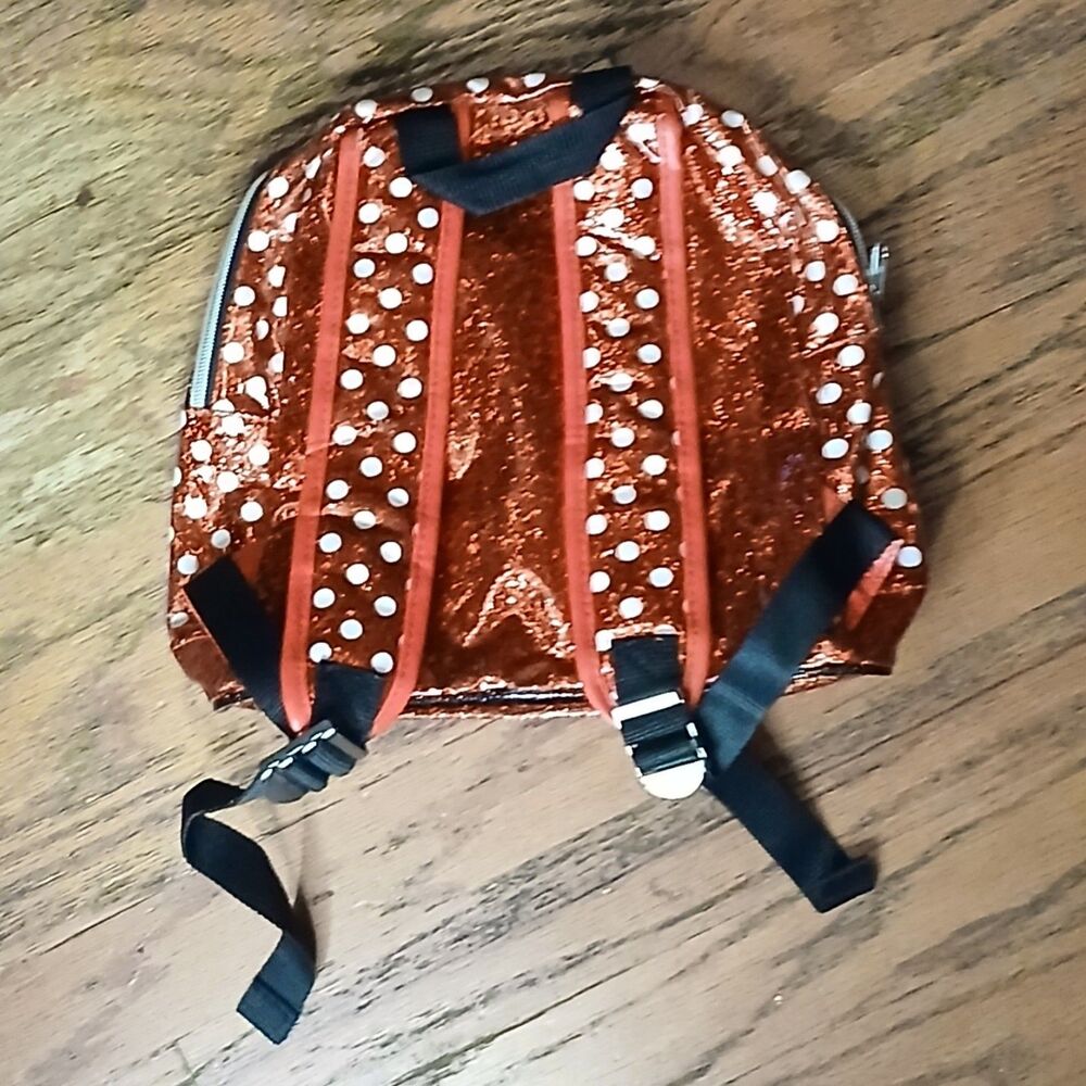 Backpack - Picture 3 of 4